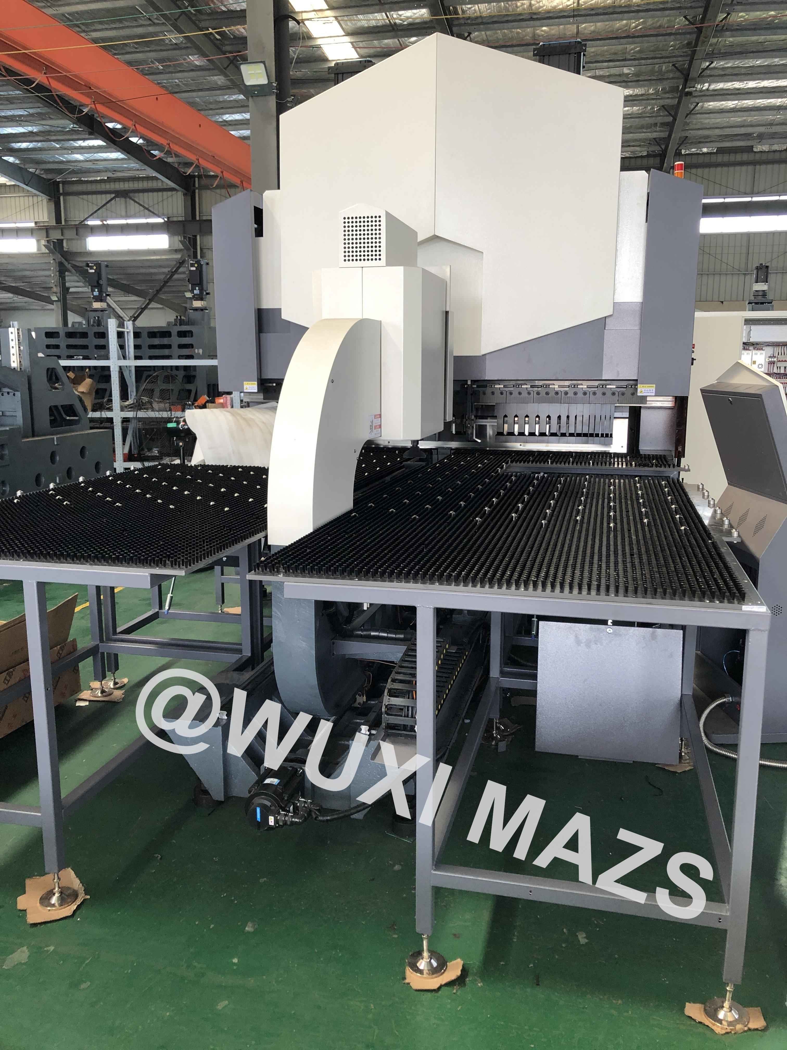 CNC Automatic Panel Bender Panel Bending Machine 2MM SS Sheet For Complex Bending